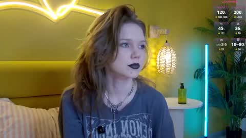 Snapshot of lessysweety chatting on June 4, 3:34 am Lessy online show from June 4, 3:34 am