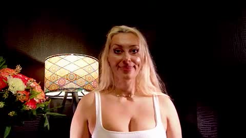 leticiareys online show from October 29, 6:53 pm