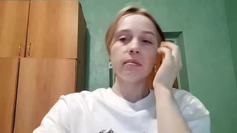 Snapshot of letitiaboteler chatting on December 2, 11:04 am letitiaboteler online show from December 2, 11:04 am