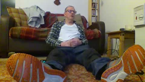 Snapshot of letmestrip chatting on January 29, 12:12 am paul online show from January 29, 12:12 am