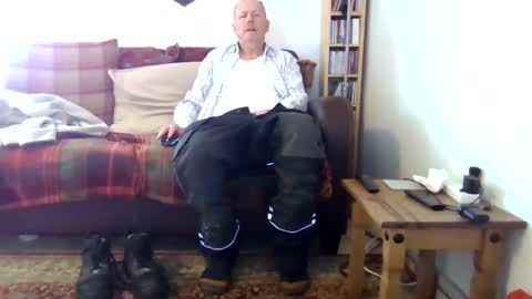 Snapshot of letmestrip chatting on September 13, 9:09 am paul online show from September 13, 9:09 am