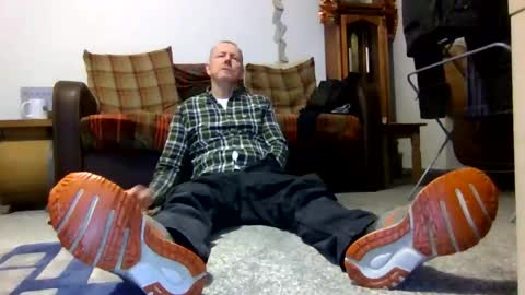 Snapshot of letmestrip chatting on December 19, 7:32 pm paul online show from December 19, 7:32 pm