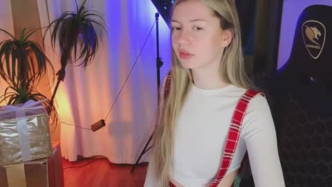 Snapshot of lettablush chatting on December 21, 12:49 pm letta online show from December 21, 12:49 pm