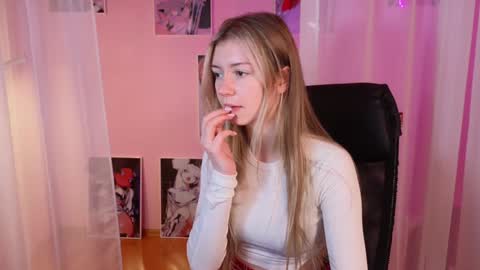 Snapshot of lettablush chatting on December 21, 4:25 pm letta online show from December 21, 4:25 pm