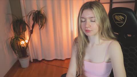 Snapshot of lettablush chatting on January 31, 6:57 pm letta online show from January 31, 6:57 pm