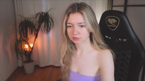 Snapshot of lettablush chatting on February 1, 12:26 pm letta online show from February 1, 12:26 pm