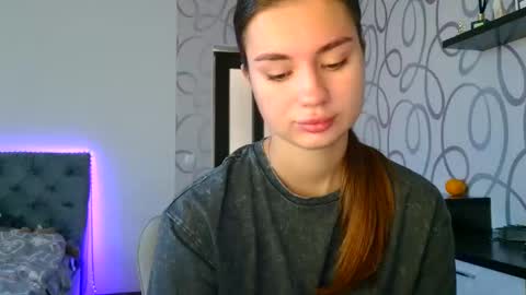 Snapshot of lette_emily chatting on October 16, 6:14 am Emily online show from October 16, 6:14 am