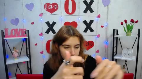 Snapshot of letty_curly chatting on February 9, 1:03 pm letty_curly online show from February 9, 1:03 pm