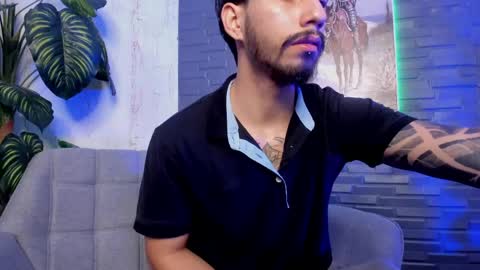 levi_wolf online show from June 4, 11:38 am
