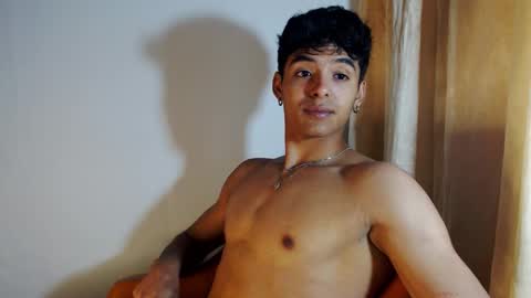 Snapshot of lewis_ly chatting on December 13, 7:53 pm i am lewis ly EDUARDO MEMDOZA15 online show from December 13, 7:53 pm