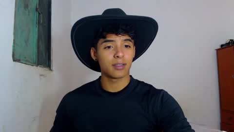 i  am lewis ly EDUARDO MEMDOZA15 online show from April 27, 5:22 pm
