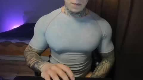 Snapshot of lewis_muscleee chatting on April 3, 5:22 pm blablablack online show from April 3, 5:22 pm