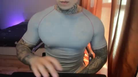 Snapshot of lewis_muscleee chatting on April 7, 12:49 pm blablablack online show from April 7, 12:49 pm