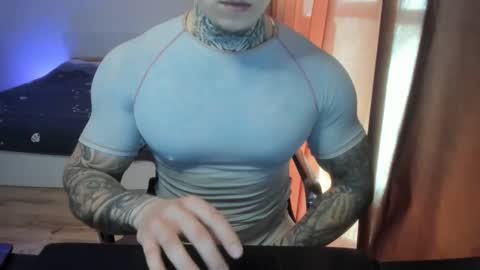 Snapshot of lewis_muscleee chatting on April 8, 12:27 pm blablablack online show from April 8, 12:27 pm