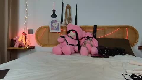 Snapshot of lexa_raven chatting on June 17, 9:05 pm Lexa Raven online show from June 17, 9:05 pm