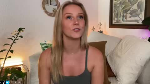 Snapshot of lexi_luv chatting on April 17, 11:52 pm Lexi online show from April 17, 11:52 pm