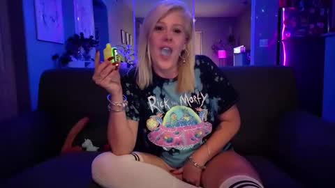 Snapshot of lexi_shocker chatting on December 16, 4:17 am Lexi online show from December 16, 4:17 am