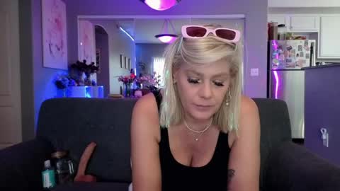 Lexi online show from May 19, 11:33 pm