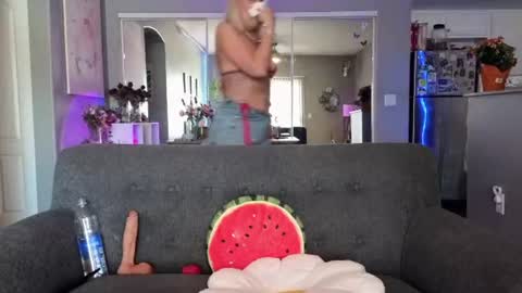 Lexi online show from June 25, 8:02 pm