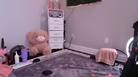 Lexi Smith online show from August 9, 9:03 am