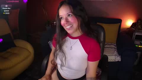 Lexie Thompson   8pm  0000am -5 online show from March 27, 3:12 am