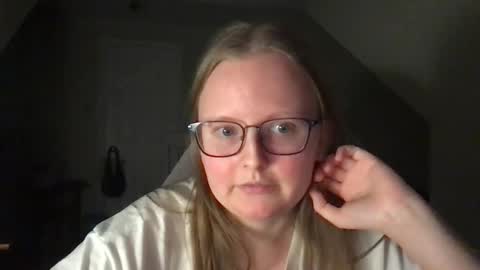 Snapshot of lexielilacs chatting on January 16, 1:37 am lexie online show from January 16, 1:37 am