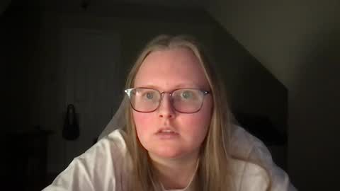 Snapshot of lexielilacs chatting on February 6, 10:53 pm lexie online show from February 6, 10:53 pm