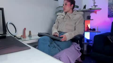 Snapshot of lexietaylor chatting on May 22, 12:11 pm Lexie online show from May 22, 12:11 pm