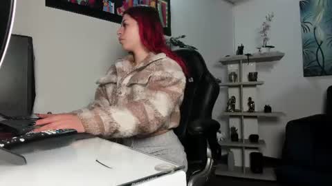 Snapshot of lexietaylor chatting on June 10, 12:04 pm Lexie online show from June 10, 12:04 pm
