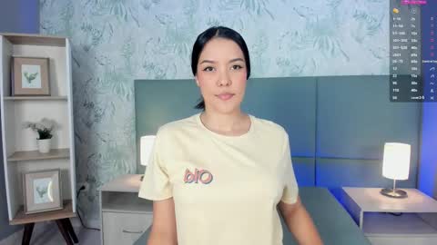 Lexie Thompson  online show from October 28, 12:09 pm