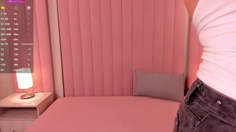 Lexie Thompson  online show from February 25, 12:15 pm