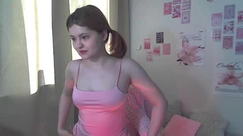 Snapshot of lexiie_fox chatting on April 15, 12:01 pm lexiie fox online show from April 15, 12:01 pm