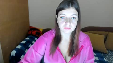 Snapshot of lexiluxlov chatting on December 5, 7:50 am Elisabeth online show from December 5, 7:50 am