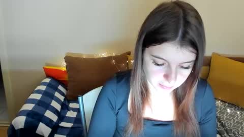 Snapshot of lexiluxlov chatting on December 18, 1:28 pm Elisabeth online show from December 18, 1:28 pm