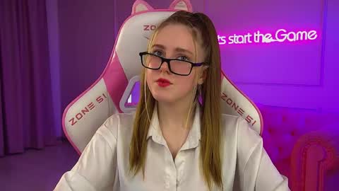 Snapshot of lexireadway chatting on May 16, 7:01 pm Lexi online show from May 16, 7:01 pm
