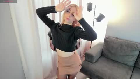 lexirouge           online show from July 30, 12:59 pm