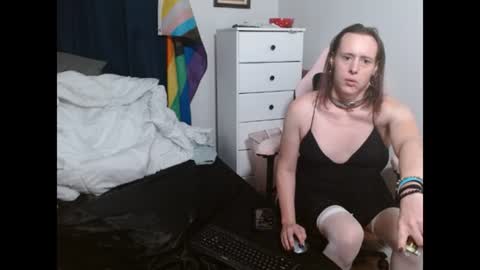 Snapshot of lexithrace chatting on July 19, 8:40 am Lexi Doll online show from July 19, 8:40 am