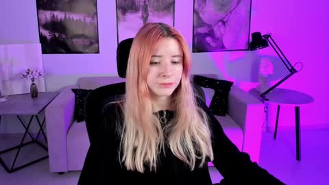 Snapshot of lexiwenford chatting on December 9, 9:28 am Lexi Wenford NO NUDE GODDESS online show from December 9, 9:28 am