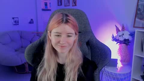 Snapshot of lexiwenford chatting on December 12, 2:48 am Lexi Wenford NO NUDE GODDESS online show from December 12, 2:48 am