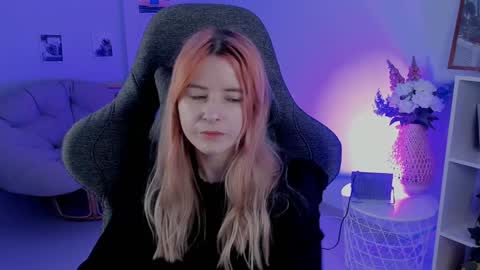 Snapshot of lexiwenford chatting on December 12, 5:52 am Lexi Wenford NO NUDE GODDESS online show from December 12, 5:52 am