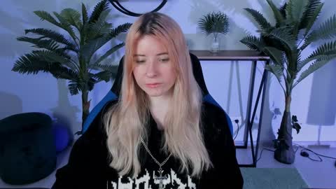 Snapshot of lexiwenford chatting on December 24, 9:06 am Lexi Wenford NO NUDE GODDESS online show from December 24, 9:06 am