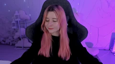 Snapshot of lexiwenford chatting on January 13, 9:19 am Lexi Wenford NO NUDE GODDESS online show from January 13, 9:19 am