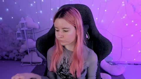 Snapshot of lexiwenford chatting on January 14, 2:50 am Lexi Wenford NO NUDE GODDESS online show from January 14, 2:50 am