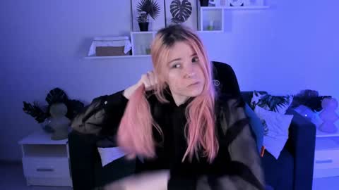 Snapshot of lexiwenford chatting on January 15, 2:49 am Lexi Wenford NO NUDE GODDESS online show from January 15, 2:49 am