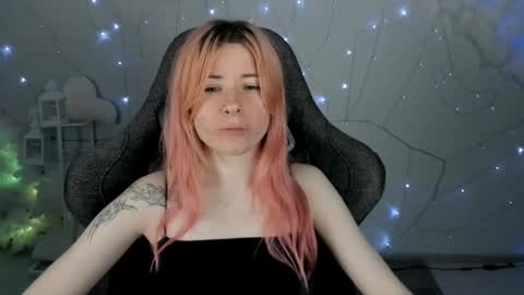 Snapshot of lexiwenford chatting on January 20, 2:43 am Lexi Wenford NO NUDE GODDESS online show from January 20, 2:43 am