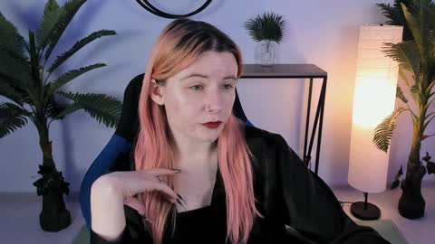 Snapshot of lexiwenford chatting on January 27, 9:13 am Lexi Wenford NO NUDE GODDESS online show from January 27, 9:13 am