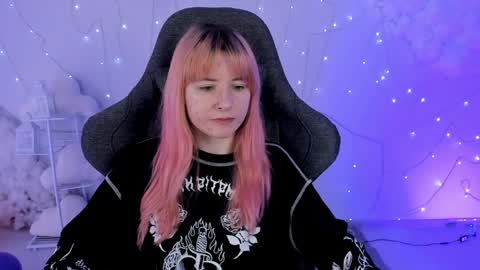 Snapshot of lexiwenford chatting on February 7, 5:41 am Lexi Wenford NO NUDE GODDESS online show from February 7, 5:41 am