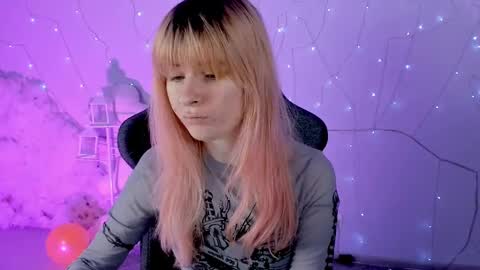 Snapshot of lexiwenford chatting on February 13, 2:45 am Lexi Wenford NO NUDE GODDESS online show from February 13, 2:45 am