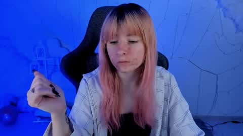 Snapshot of lexiwenford chatting on February 17, 2:42 am Lexi Wenford NO NUDE GODDESS online show from February 17, 2:42 am