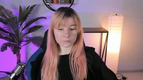 Snapshot of lexiwenford chatting on February 24, 2:51 am Lexi Wenford NO NUDE GODDESS online show from February 24, 2:51 am